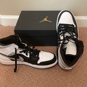 AIR JORDAN 1 MID ‘White Shadow’